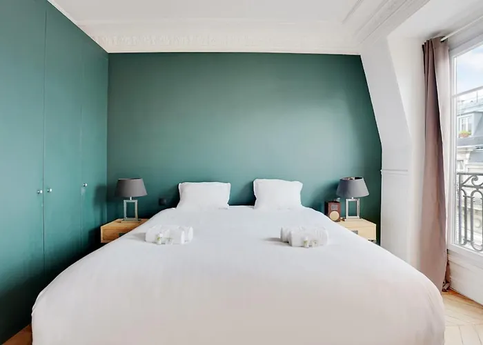 Chic Avec Vue - Montorgueil